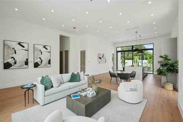 510 Nw 50th St - Photo 3 of 18