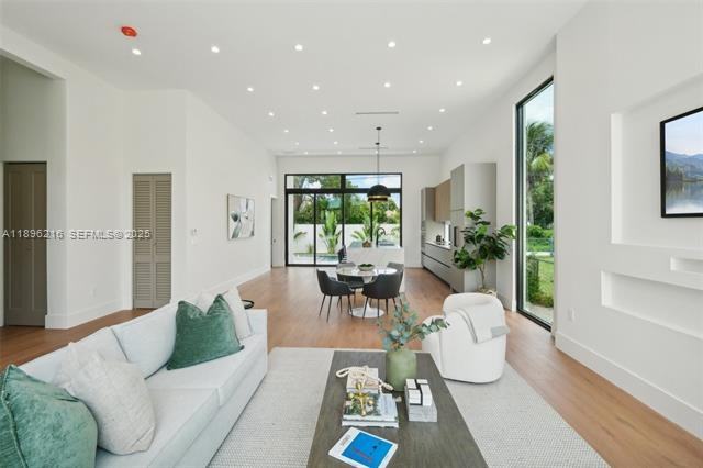 510 Nw 50th St - Photo 4 of 18