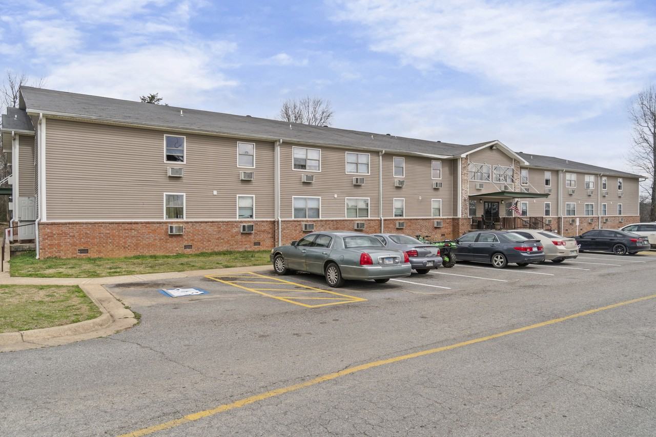 College Heights Apartments - Photo 6 of 15