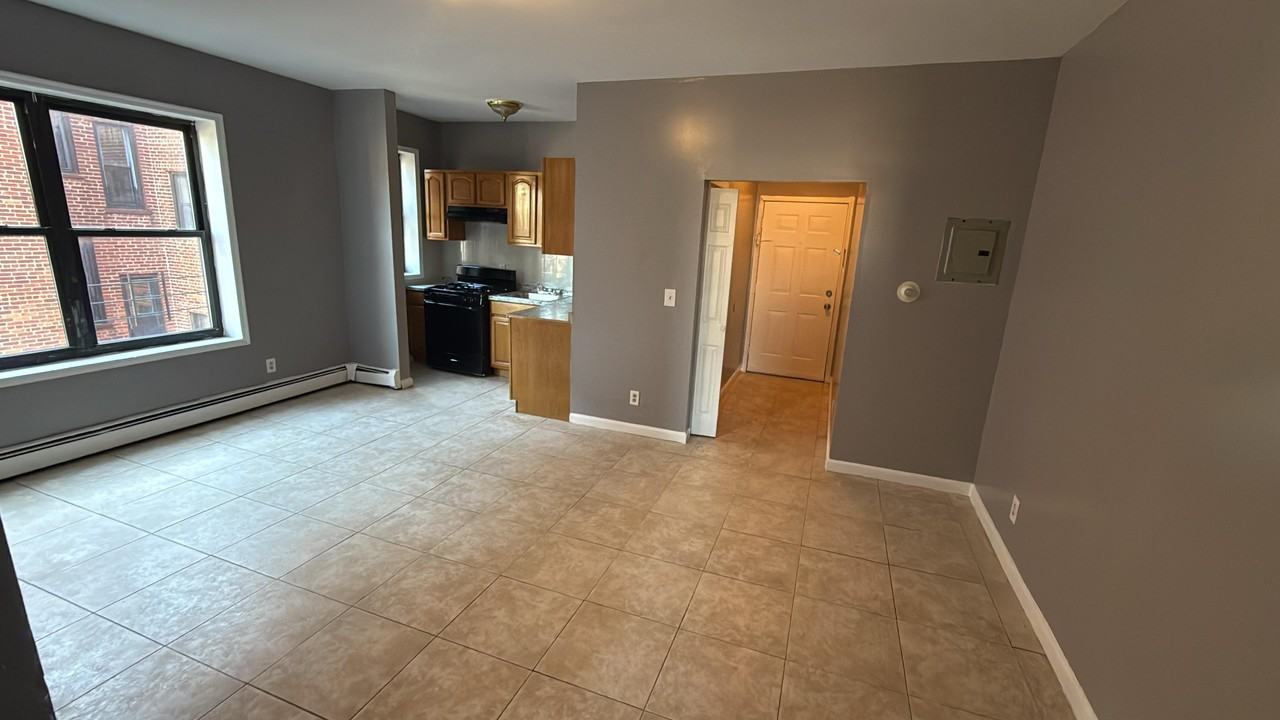 69 North 9th Street #4L - Photo 4 of 7
