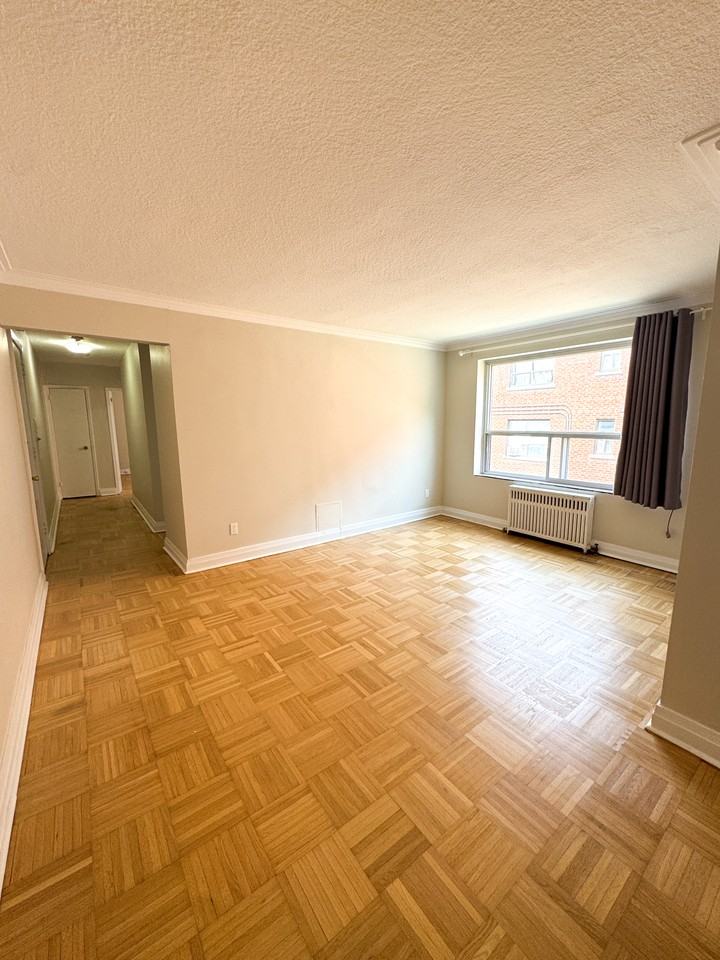 309 The Kingsway #204 - Photo 2 of 13