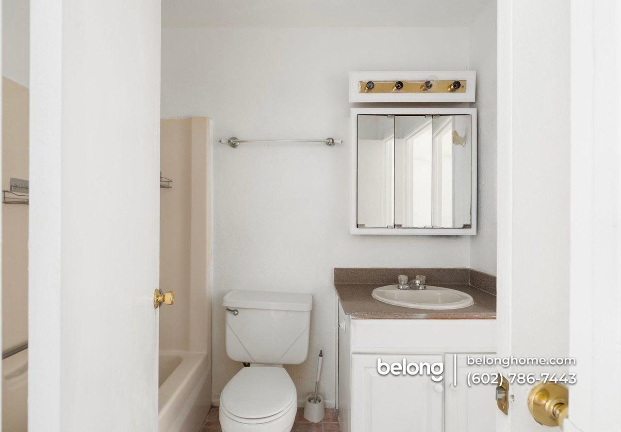 2240 W Carson Dr - Photo 4 of 13