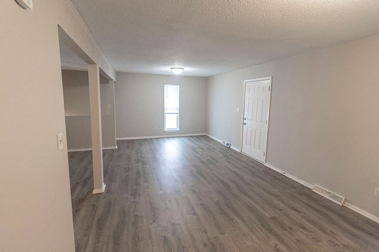 211 Wheaton Ct - Photo 5 of 32