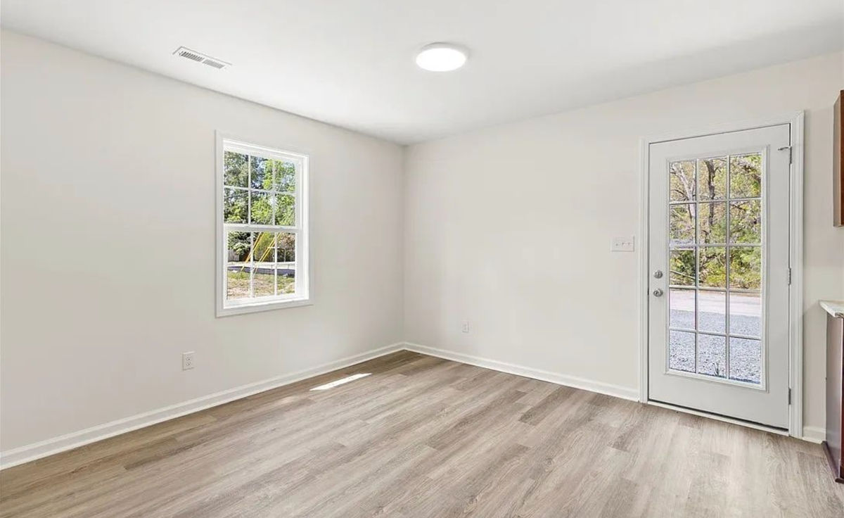 2305 Redbud Ln - Photo 5 of 7