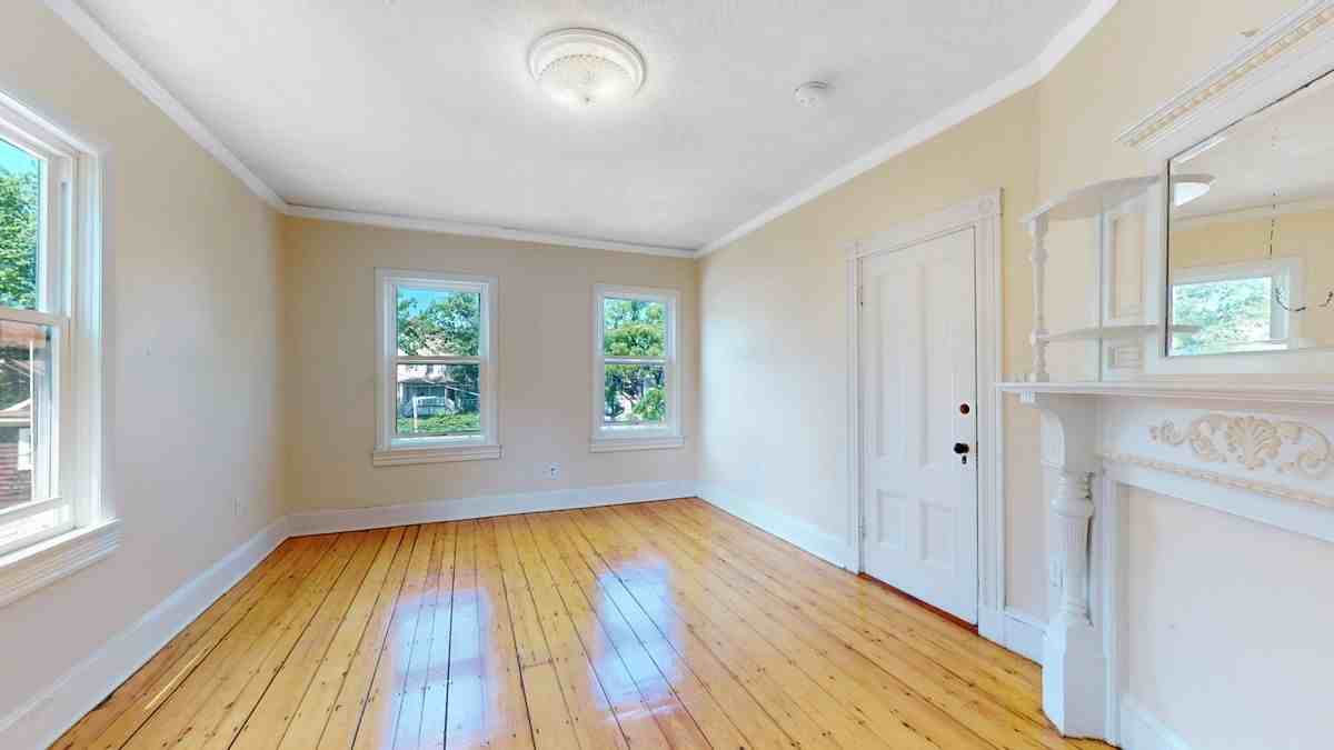 32 Thornton St Apt 1 - Photo 5 of 20