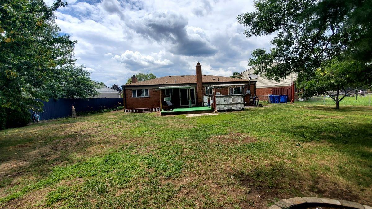 2595 Edwin Dr - Photo 3 of 16