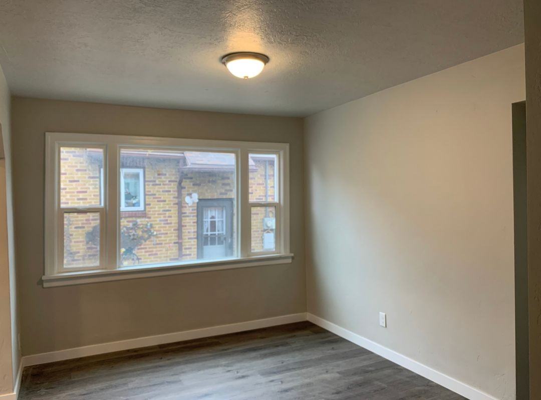 1045 Capitol St - Photo 4 of 16