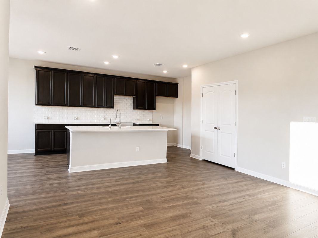 2441 Danbury Ln - Photo 3 of 10