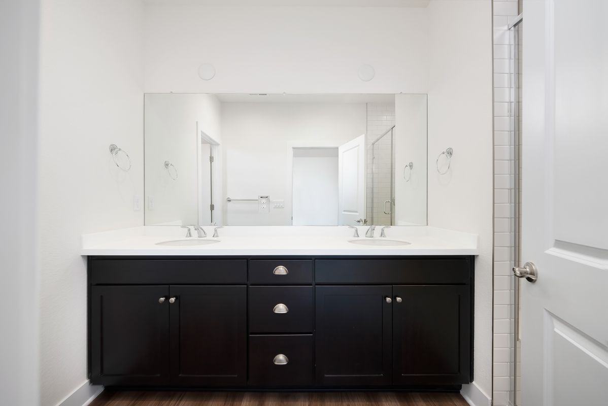 5112 Ward Rd - Photo 3 of 32