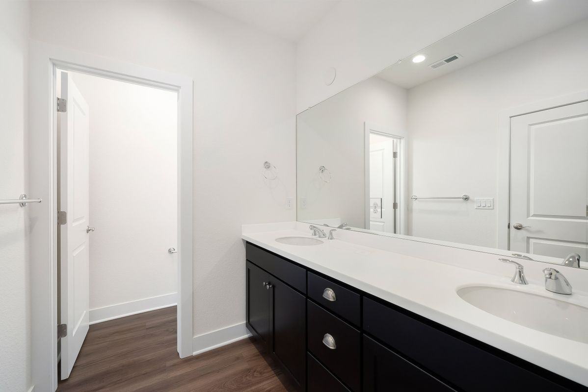5112 Ward Rd - Photo 4 of 32