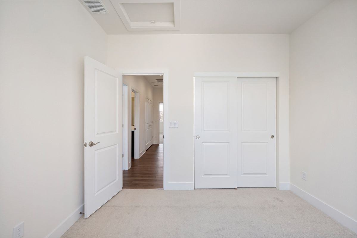 5112 Ward Rd - Photo 5 of 32