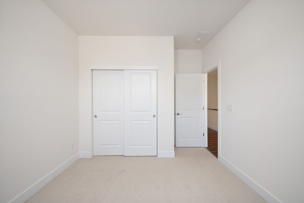 5112 Ward Rd - Photo 6 of 32