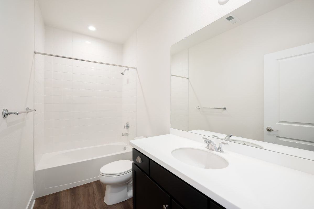 5112 Ward Rd - Photo 7 of 32