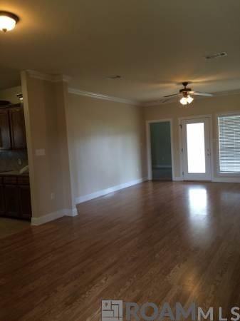 25445 Black Lake Ave - Photo 3 of 12