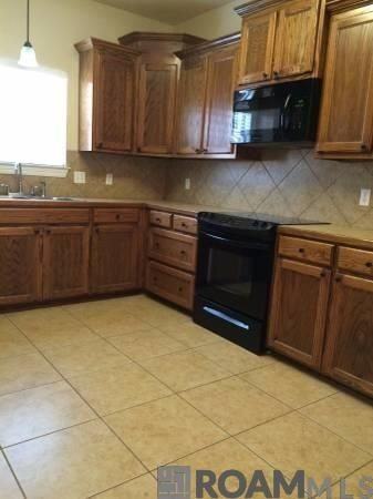 25445 Black Lake Ave - Photo 4 of 12
