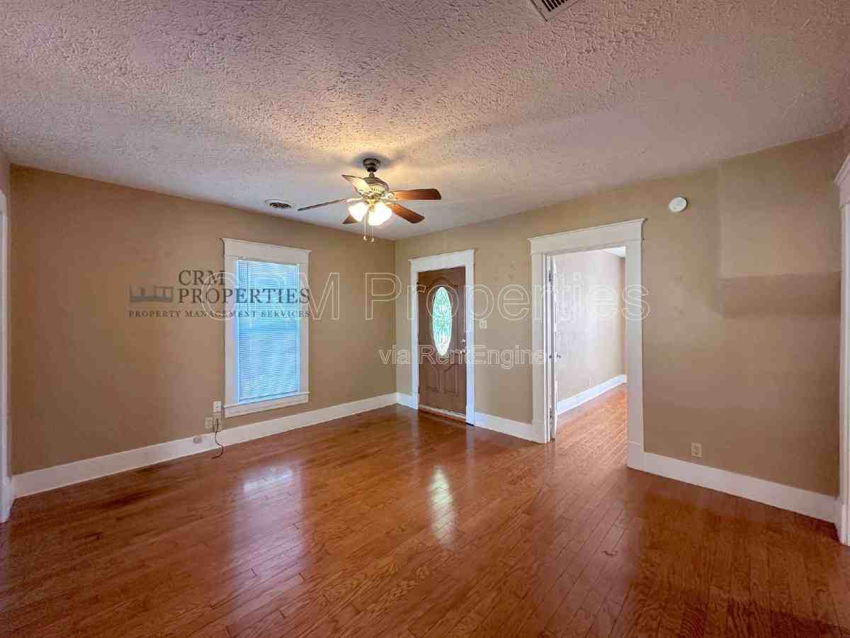 1021 S Purdum St - Photo 3 of 10