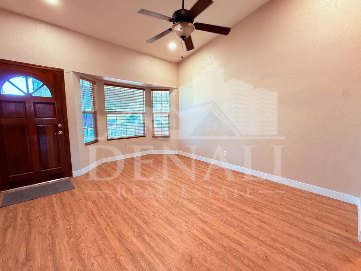 306 E Houston Ave - Photo 3 of 10