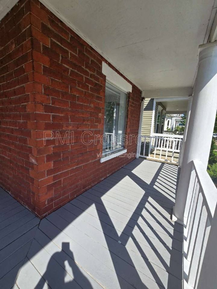 153 S Cypress Ave - Photo 4 of 10