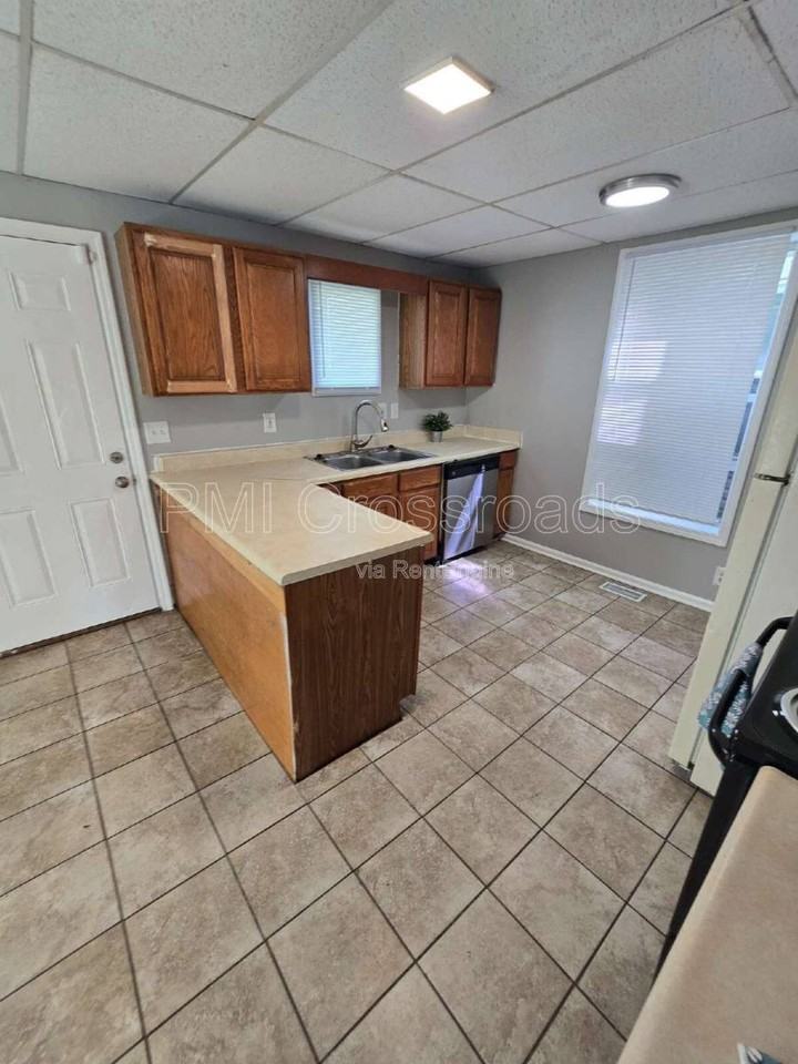 153 S Cypress Ave - Photo 7 of 10