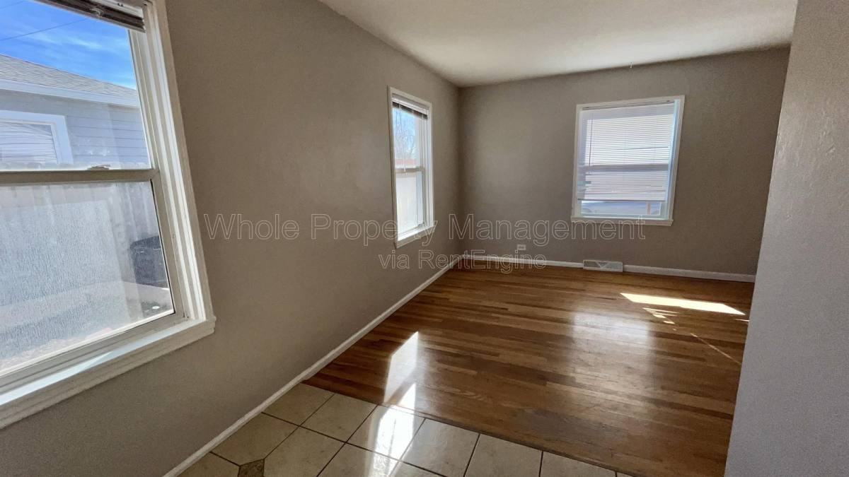 4360 Saint Paul St - Photo 3 of 10