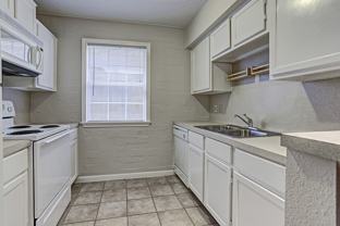 802 Stanford - Photo 1 of 1