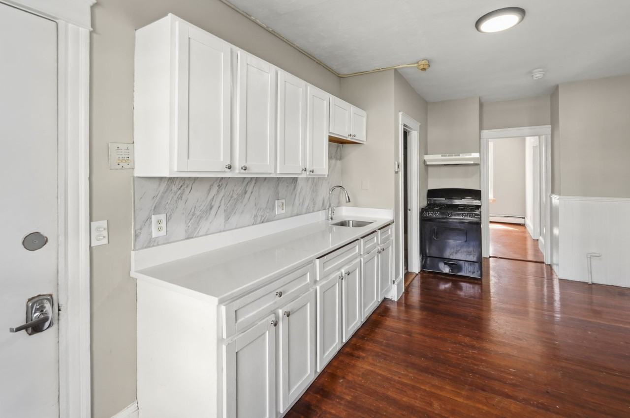 134 Rathbun St - Photo 3 of 15