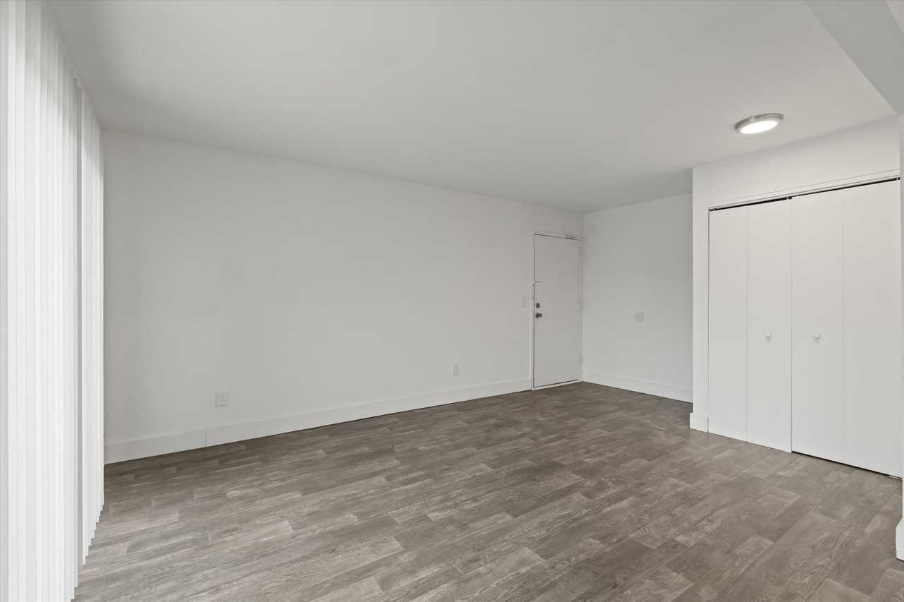 French Quarter Apartments - Photo 4 of 15