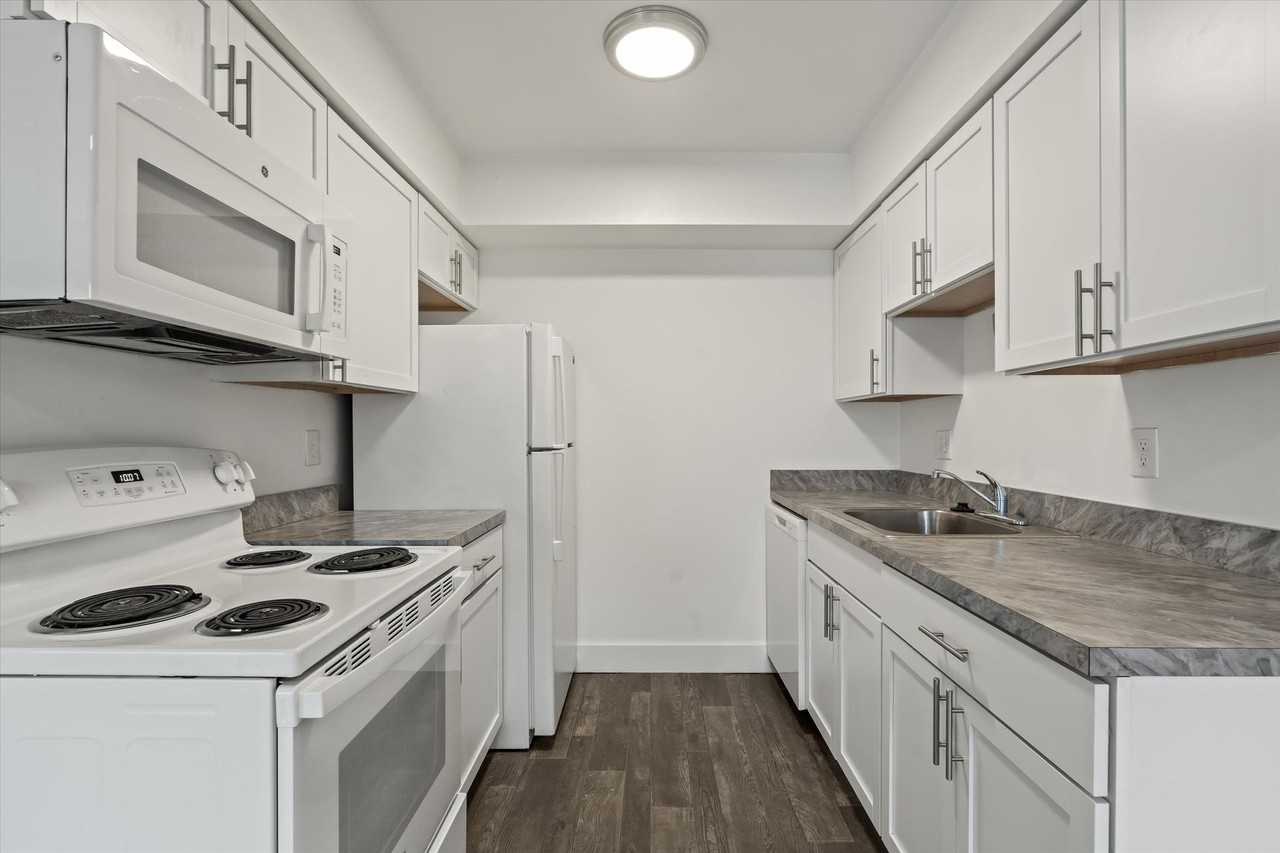 French Quarter Apartments - Photo 7 of 15