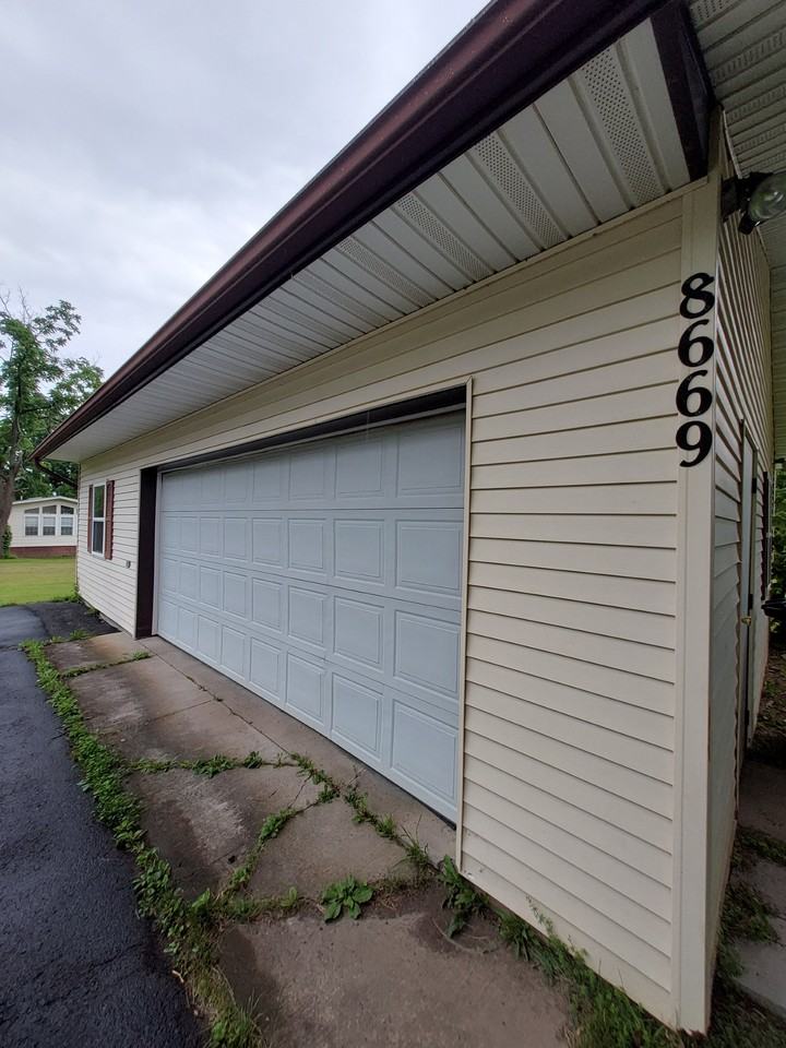 8669 Powell Rd - Photo 5 of 18