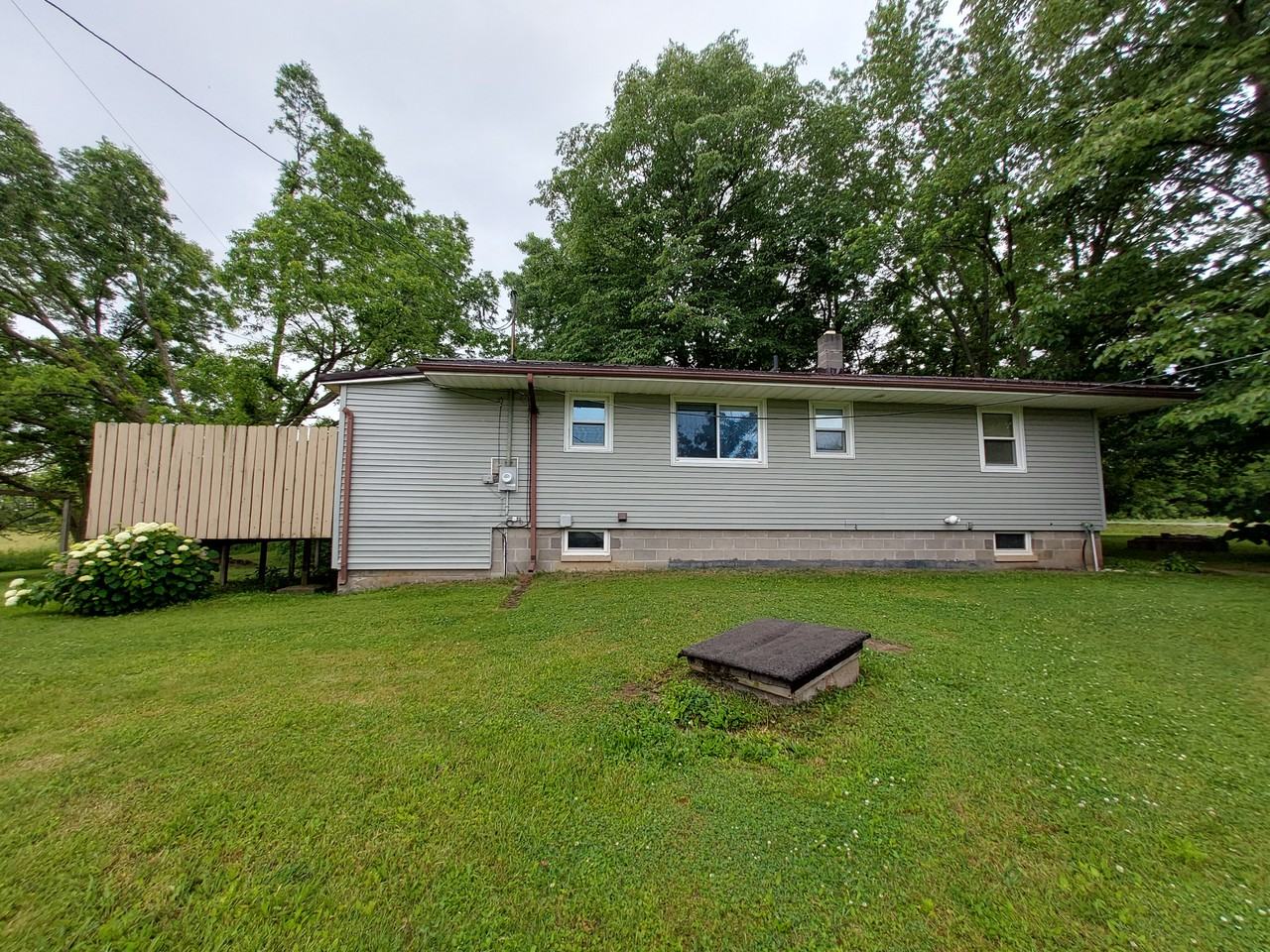 8669 Powell Rd - Photo 6 of 18