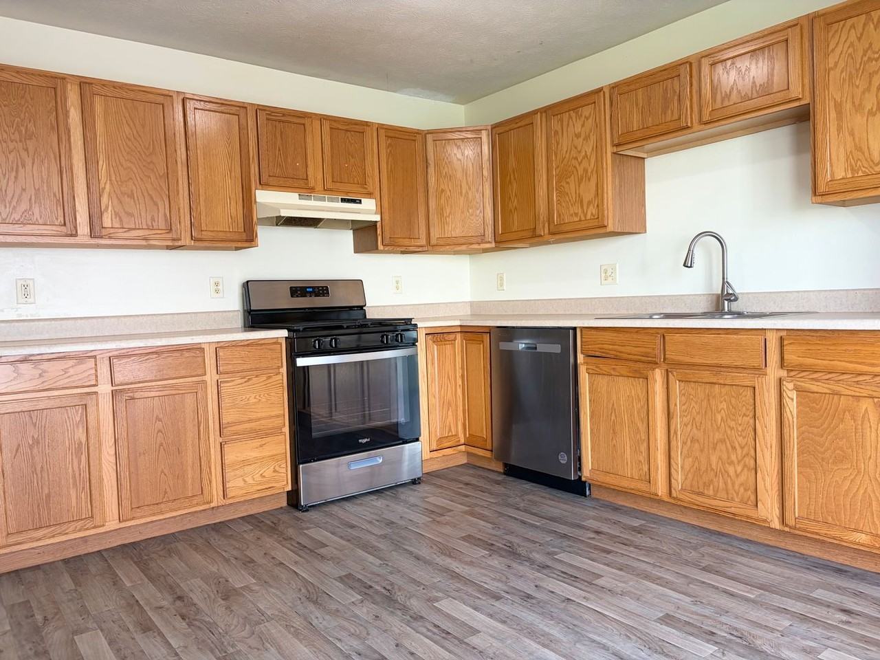 28 Fetzer Ct #9 - Photo 4 of 12