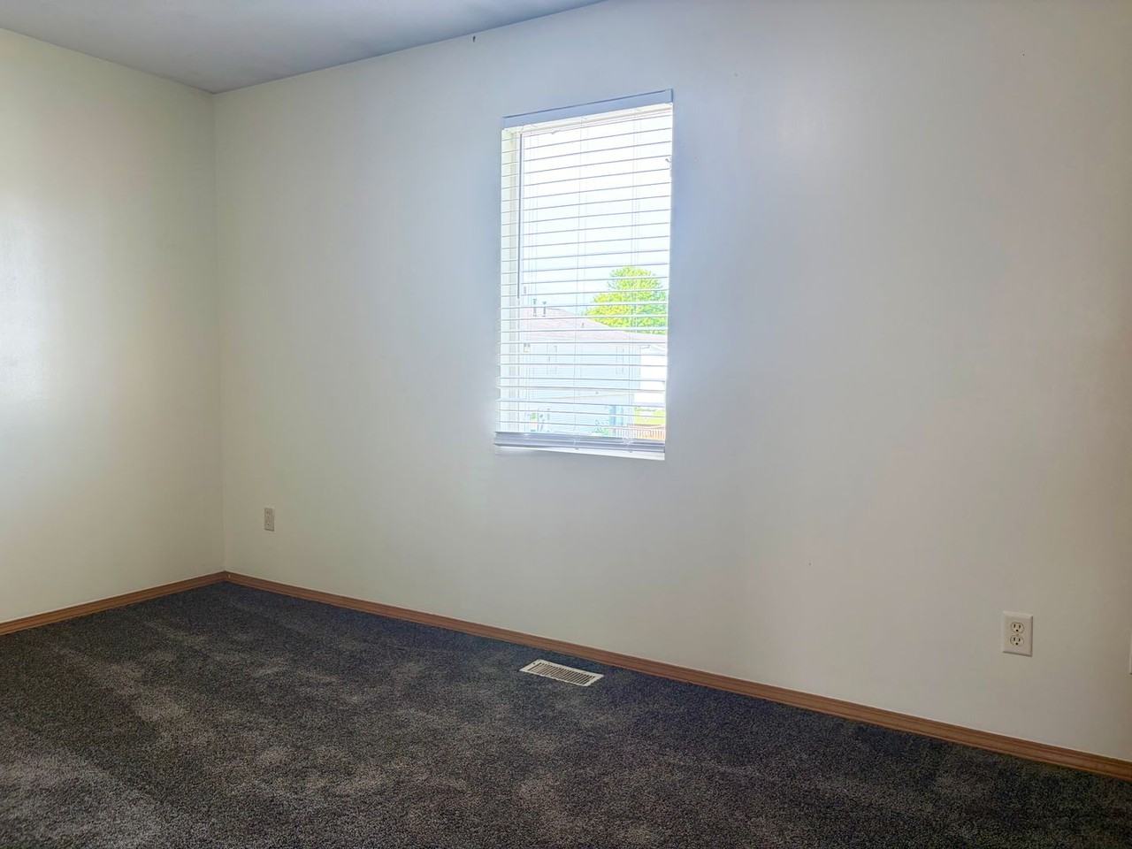 28 Fetzer Ct #9 - Photo 7 of 12