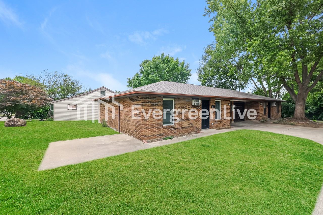 217 Euclid Ave - Photo 2 of 15