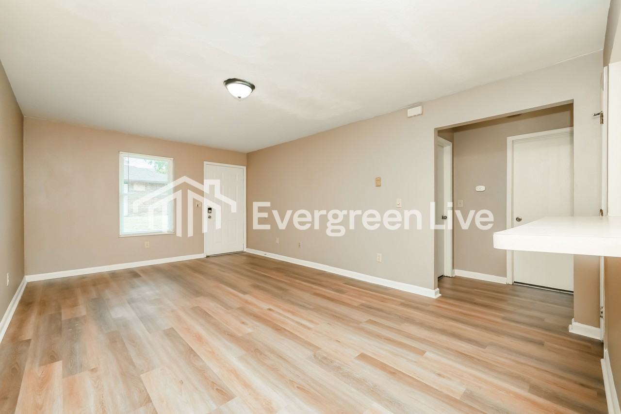 217 Euclid Ave - Photo 5 of 15