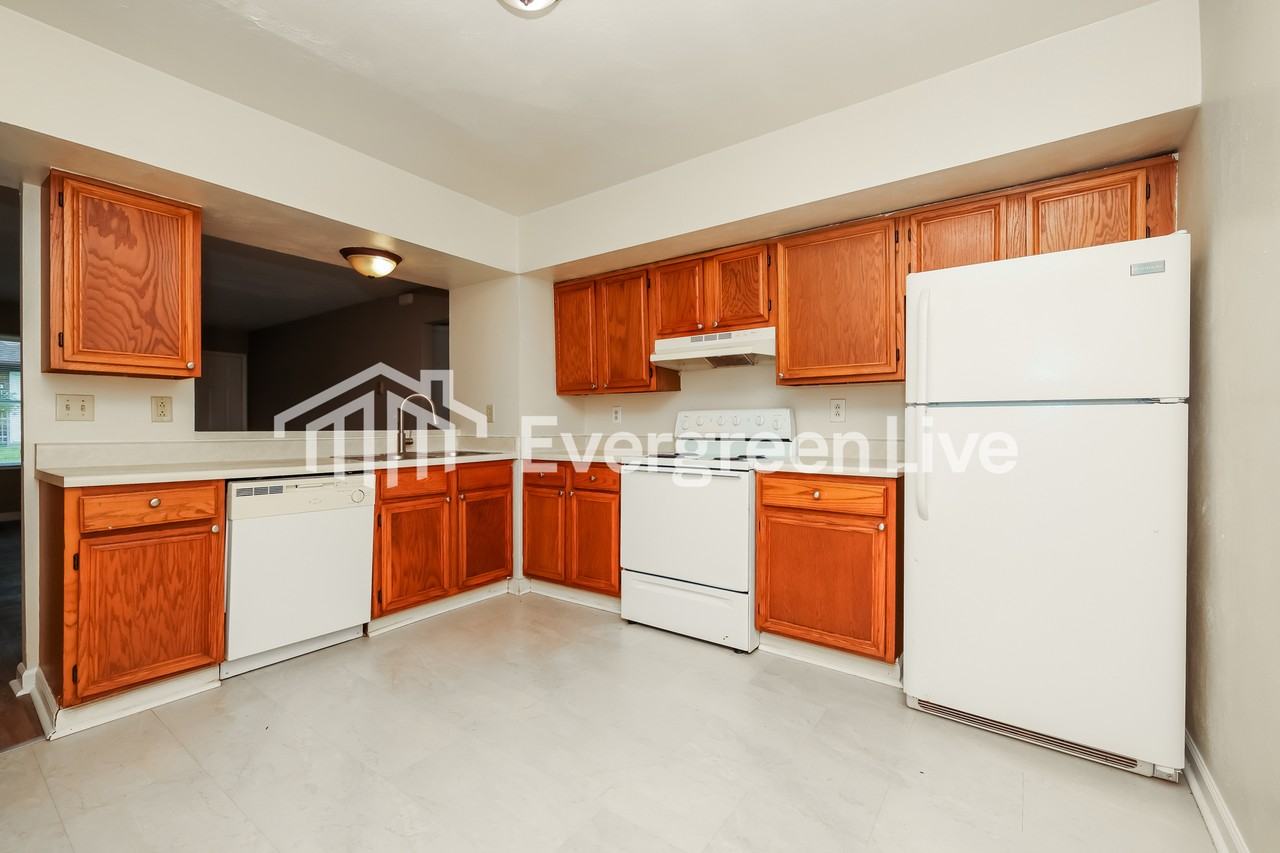 217 Euclid Ave - Photo 6 of 15