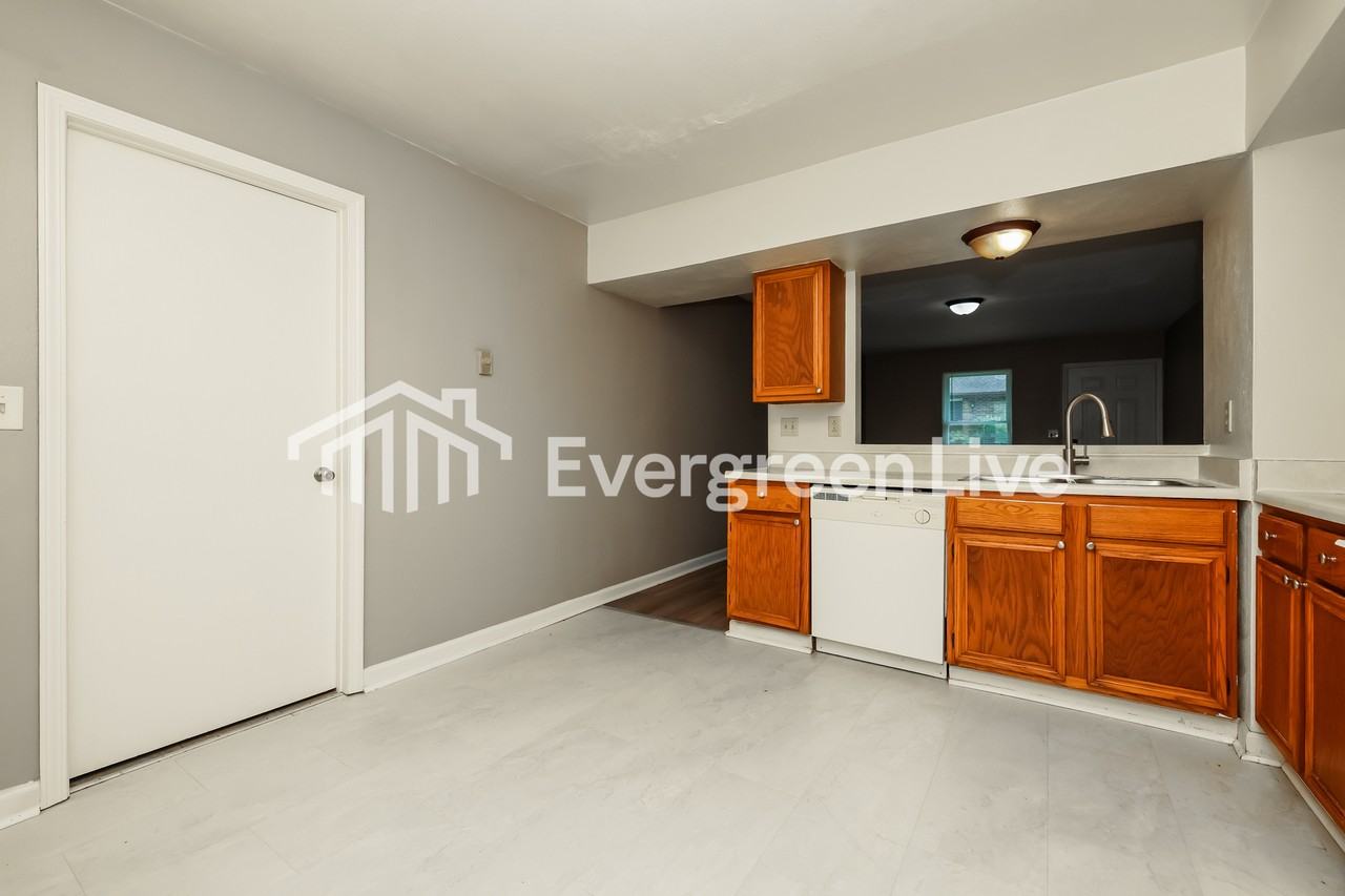 217 Euclid Ave - Photo 7 of 15