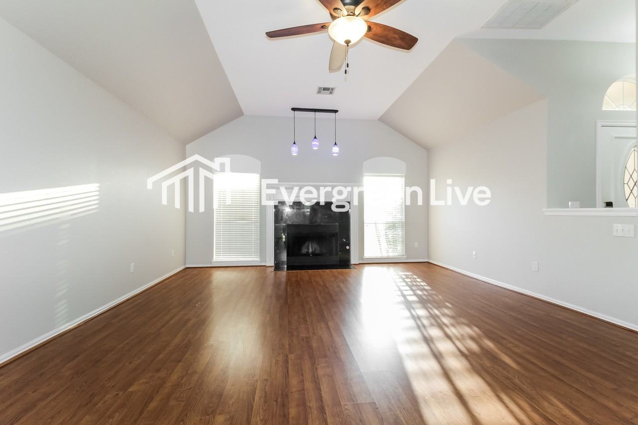 2809 Victoria Dr - Photo 3 of 16