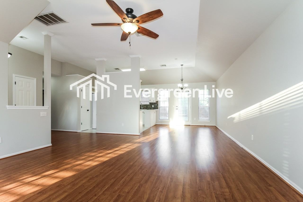 2809 Victoria Dr - Photo 4 of 16
