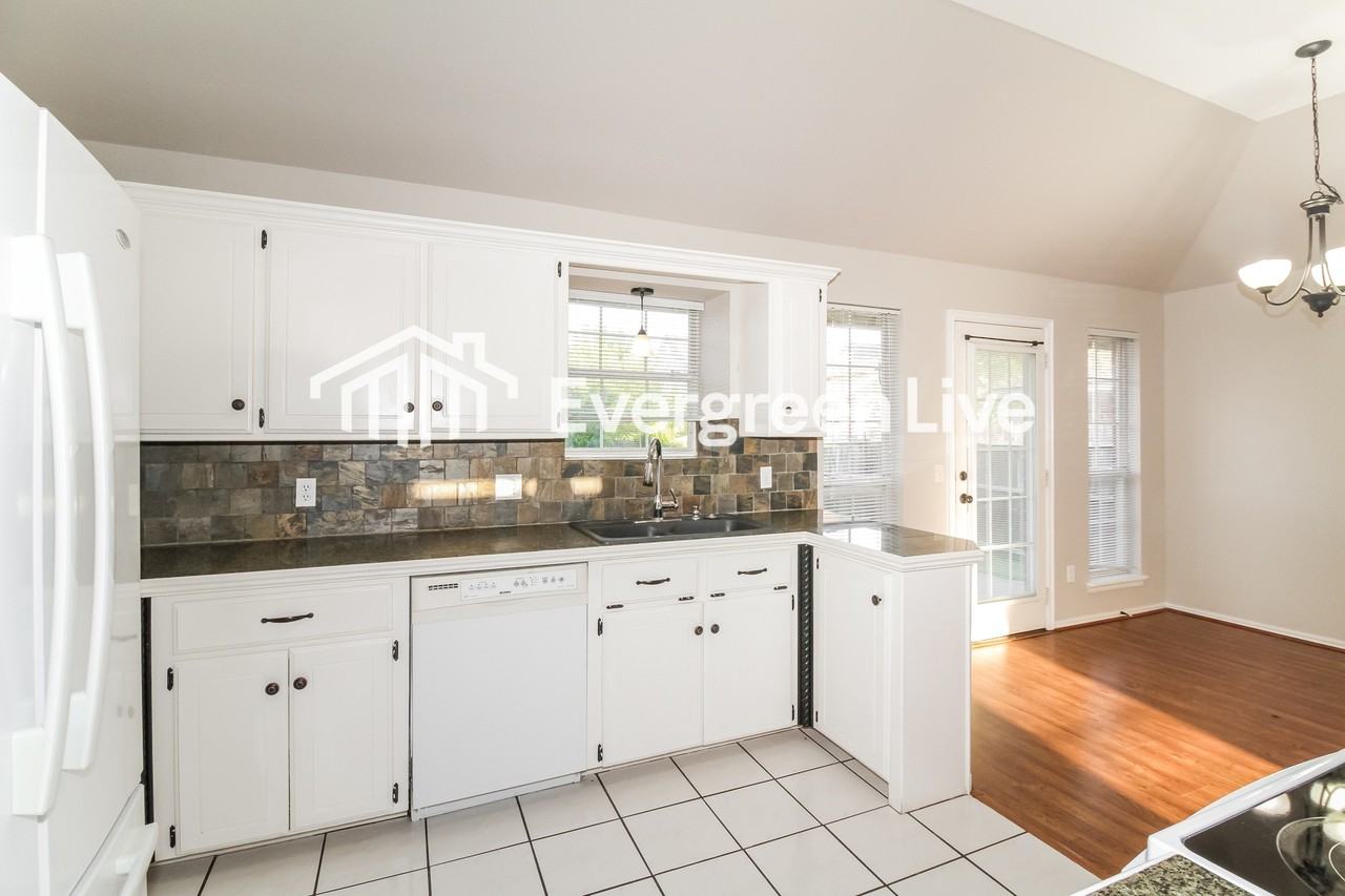 2809 Victoria Dr - Photo 6 of 16