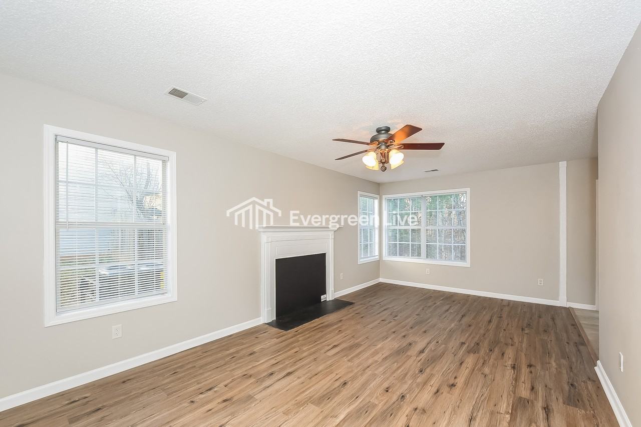 217 Autumn Woods Dr - Photo 2 of 14