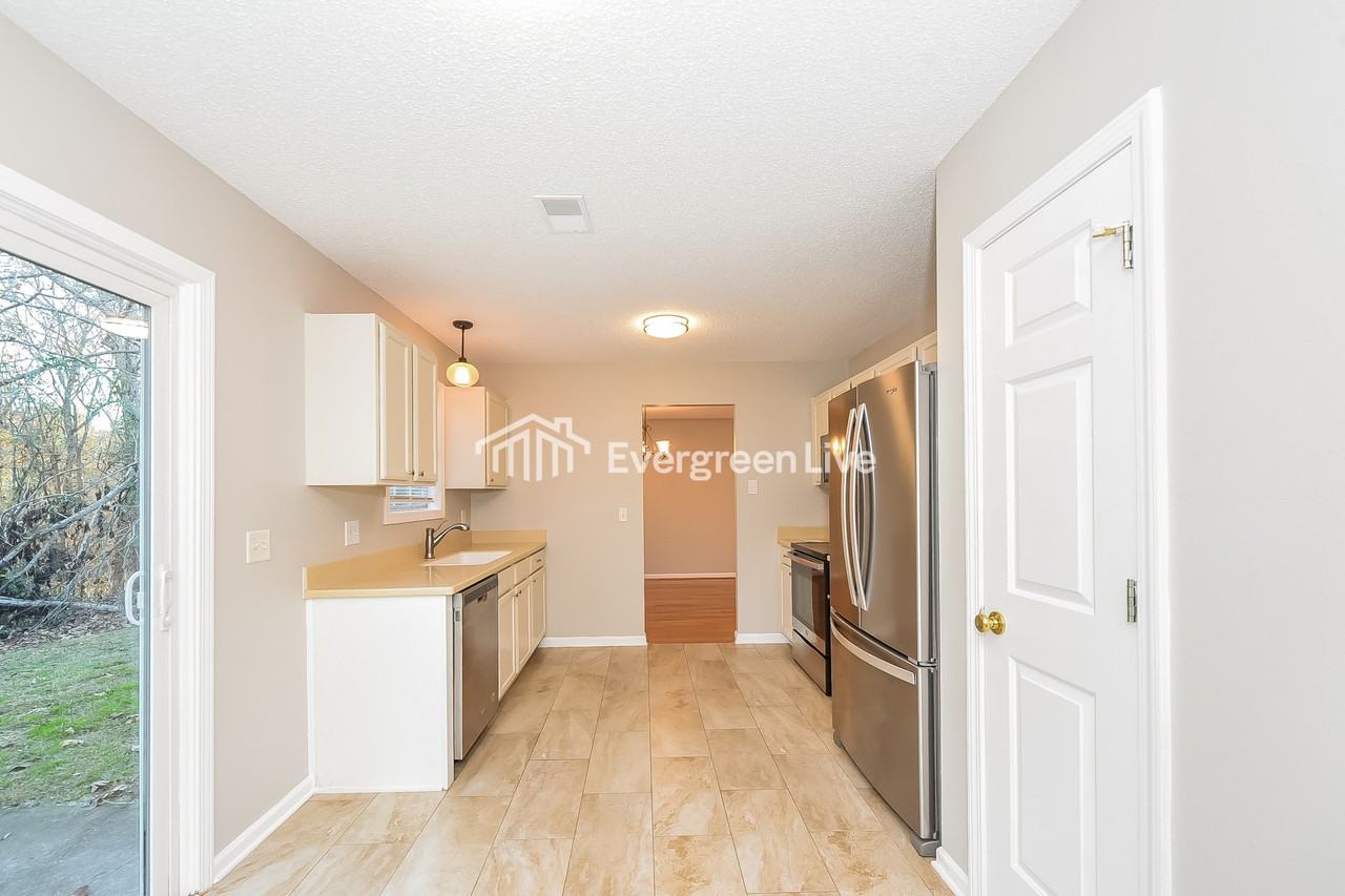 217 Autumn Woods Dr - Photo 5 of 14