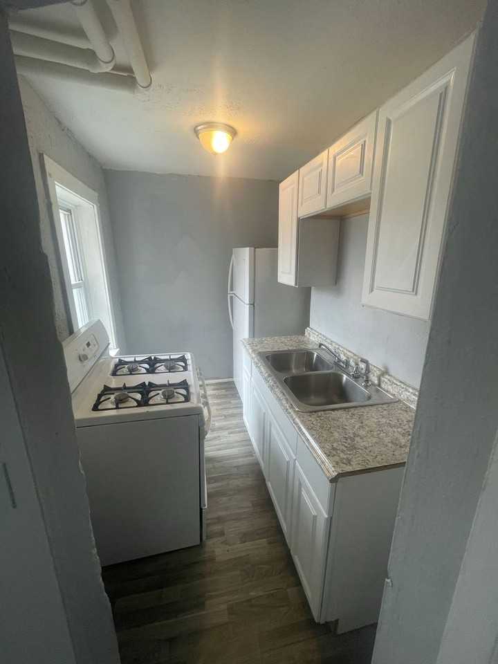 2214-2220 W Hopkins St. (8 Unit) - Photo 5 of 16