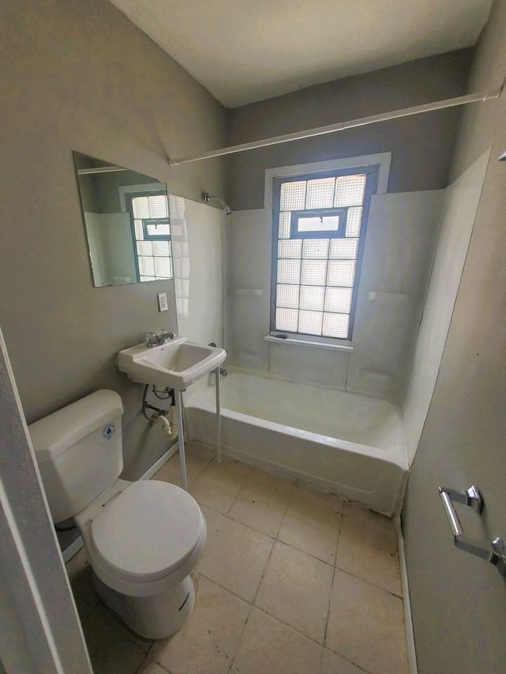 2214-2220 W Hopkins St. (8 Unit) - Photo 6 of 16