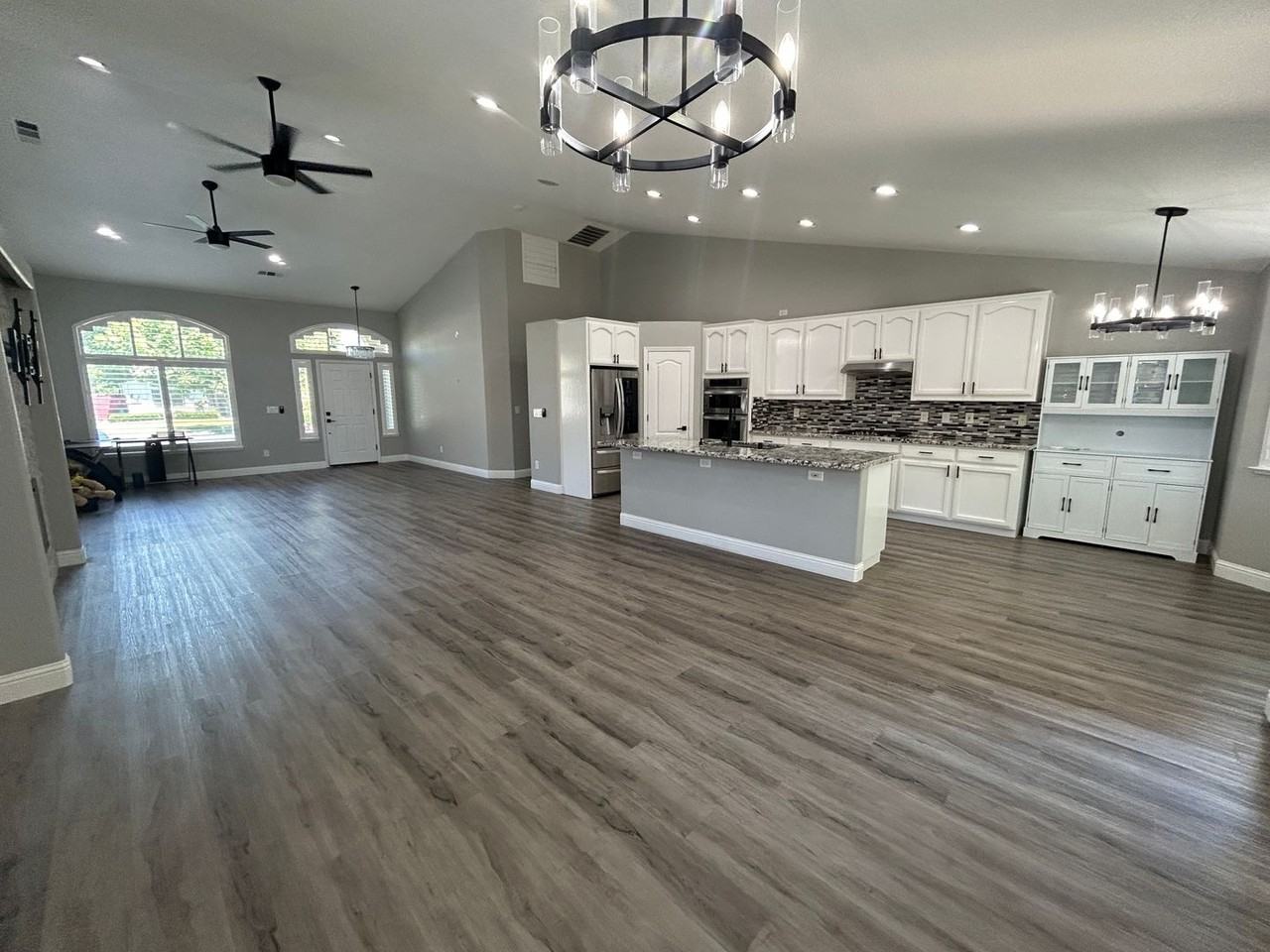 2464 Oak Crest Dr - Photo 2 of 21