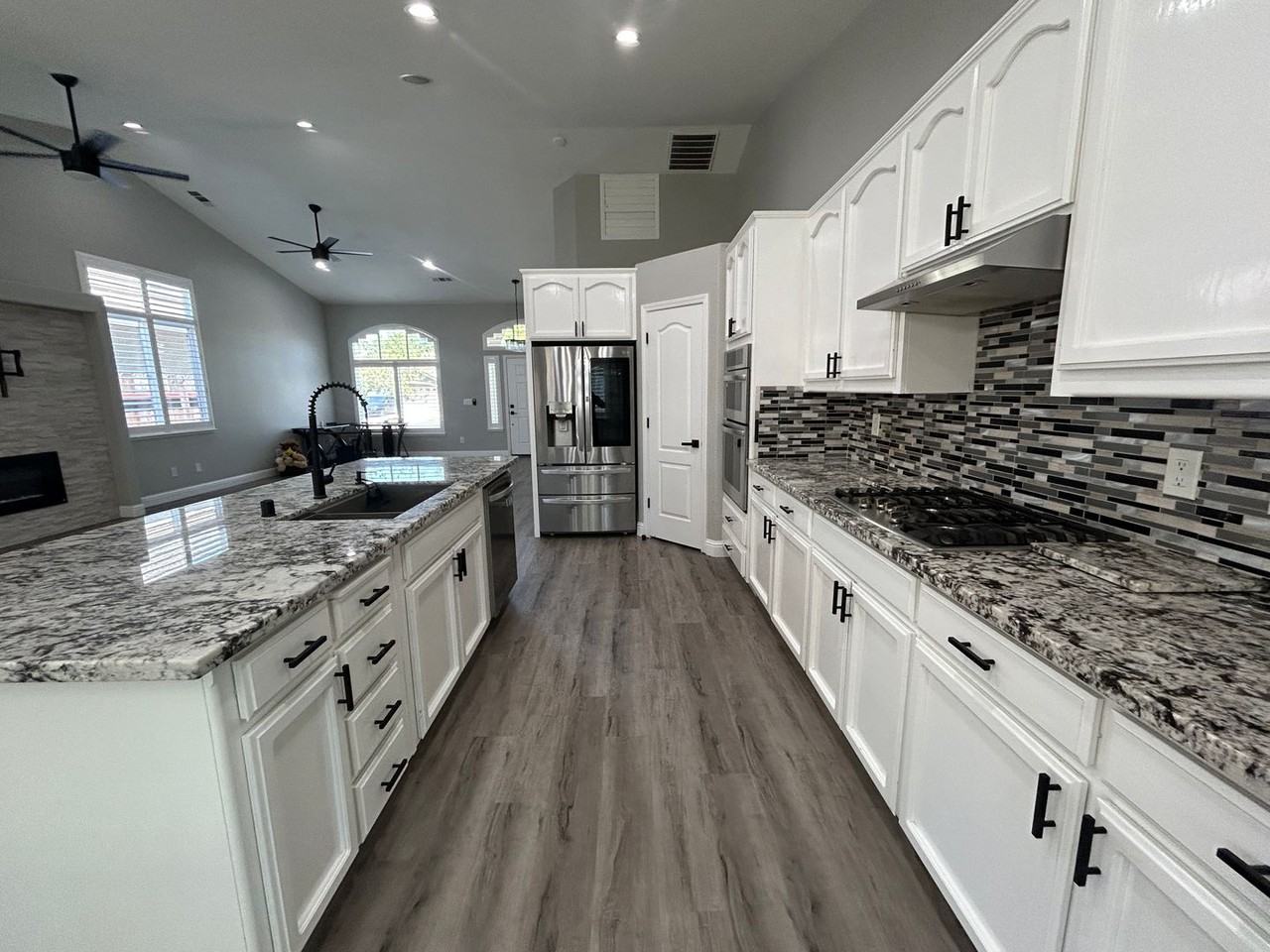 2464 Oak Crest Dr - Photo 5 of 21