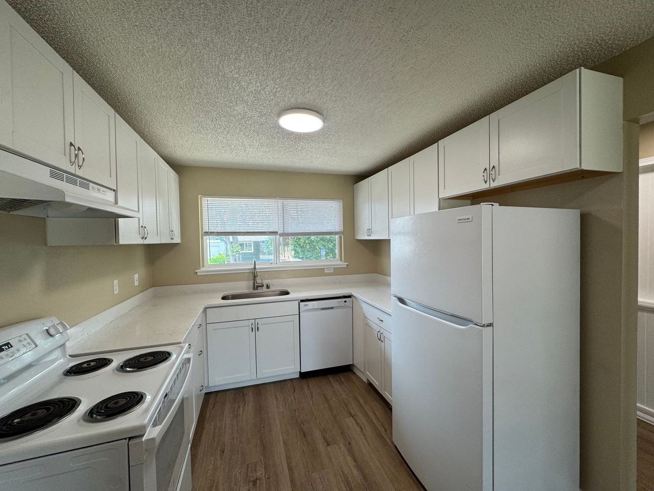 6102 6th Ave - Photo 3 of 23