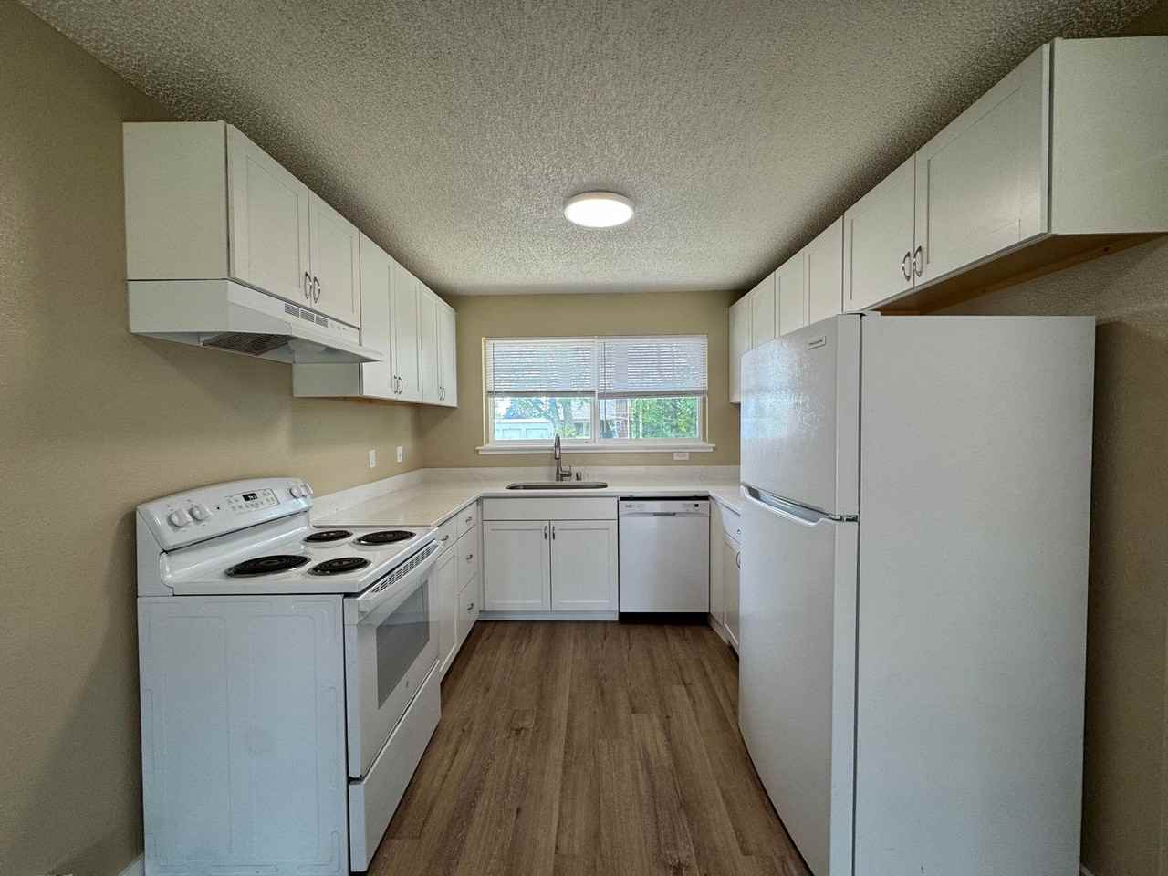 6102 6th Ave - Photo 4 of 23
