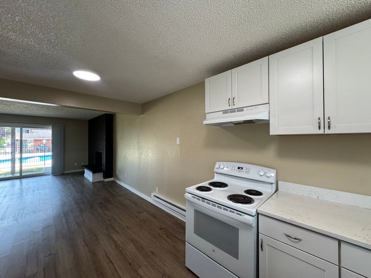 6102 6th Ave - Photo 5 of 23