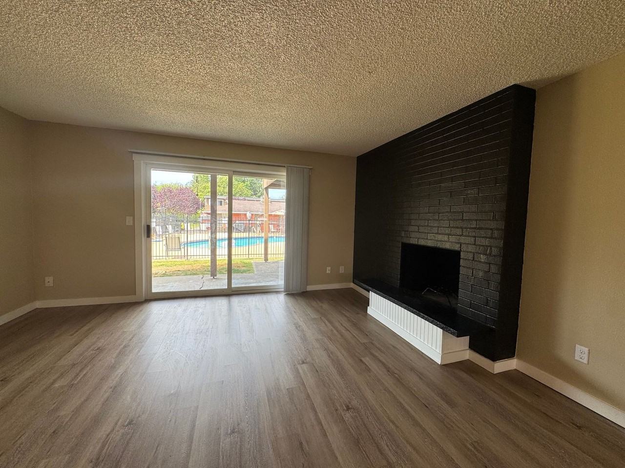 6102 6th Ave - Photo 6 of 23