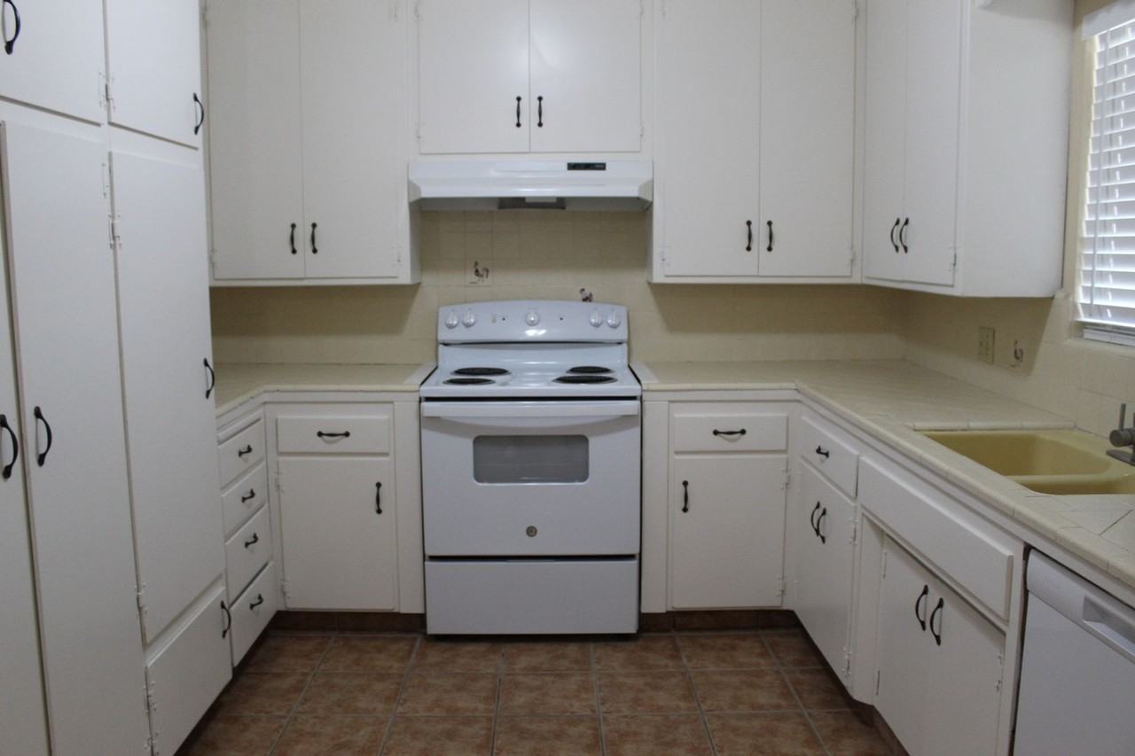 2109 Belvedere Ave - Photo 5 of 15